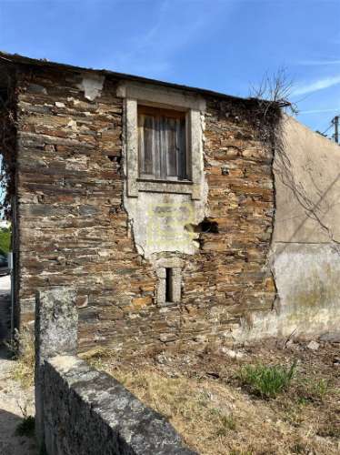 Casa em Xisto para Recuperar em Sobreira – Paredes | 25 min do Porto