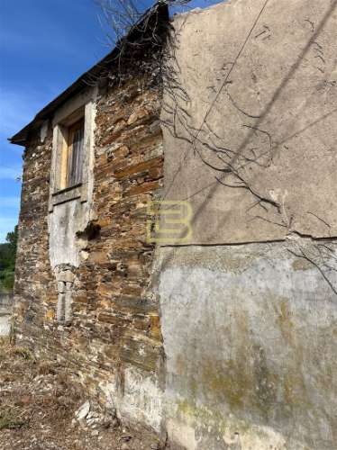 Casa em Xisto para Recuperar em Sobreira – Paredes | 25 min do Porto