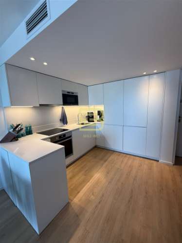 Apartamento T2, com varanda na Rua Pinto Bessa, Porto