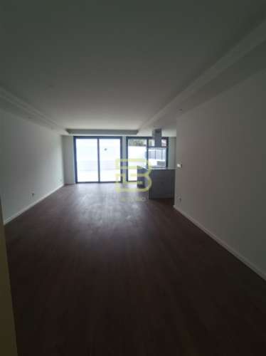 Apartamento T3 novo, com terraço em Vila Nova de Gaia