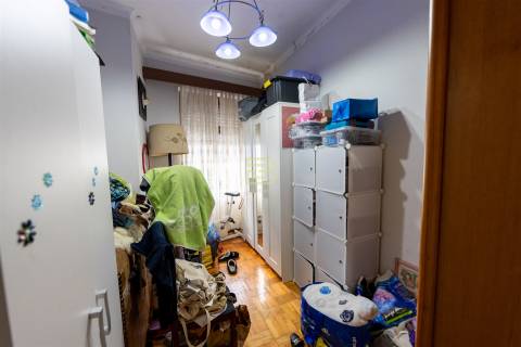 Apartamento, originalmente T3 e atualmente transformado em T4, em Campanhã, Porto