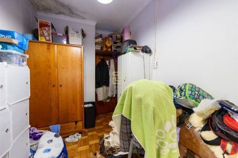 Apartamento, originalmente T3 e atualmente transformado em T4, em Campanhã, Porto