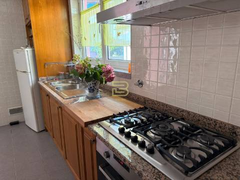 A Casa das Hortênsias | Moradia T4 com Jardim, Cozinha Regional e Excelente Exposição Solar