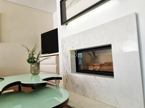 Apartamento T4 de luxo localizado próximo do Jardim de Serralves na Foz do Douro.