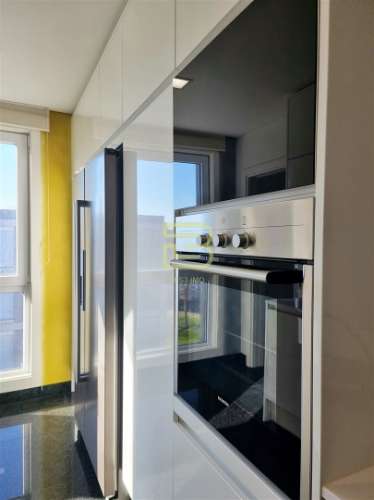Apartamento T4 de luxo localizado próximo do Jardim de Serralves na Foz do Douro.