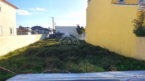 Lote de terreno de 280 m2 com 10 m de frentepara construção no Furadouro