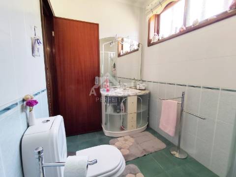 Moradia isolada T3 Térrea com logradouro, Jardim e anexos em Ovar