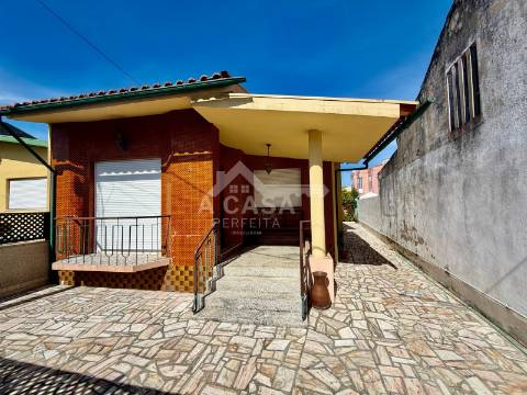 Moradia isolada T3 Térrea com logradouro, Jardim e anexos em Ovar