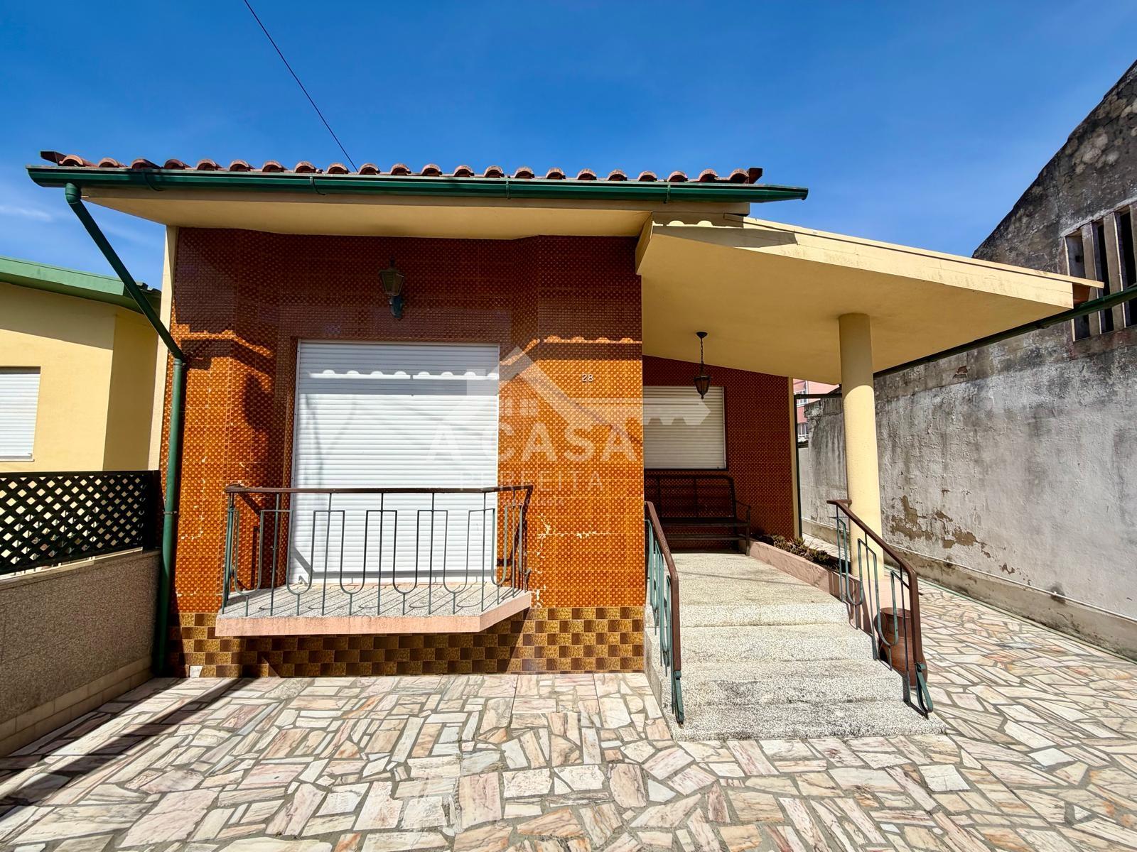 Moradia isolada T3 Térrea com logradouro, Jardim e anexos em Ovar