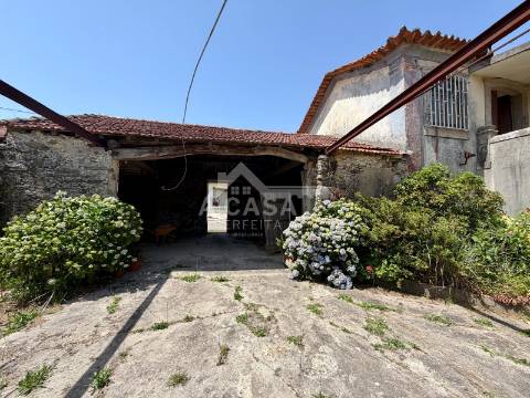 Moradia isolada T3 com garagem e logradouro em São Vicente de Pereira Jusã