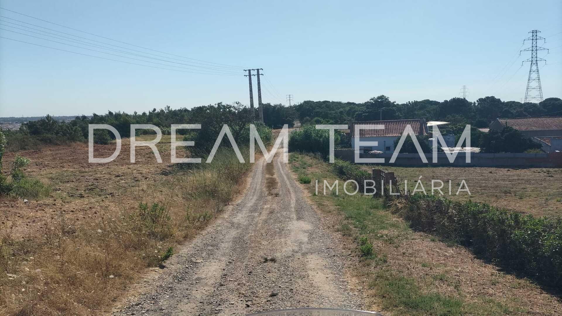 Terreno Urbano para Construção – Palhais-Coina | Viabilidade para 27 Fogos