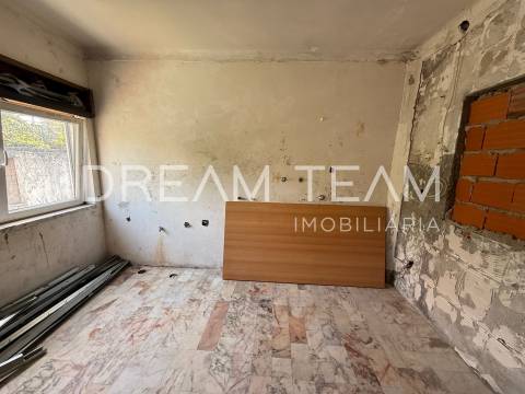 Moradia T7 com Piscina na Charneca da Caparica