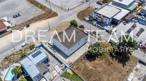 Armazém com escritório no Vale do Alecrim -  Palmela