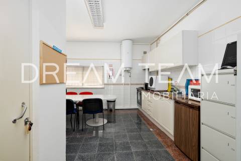 Armazém com escritório no Vale do Alecrim -  Palmela