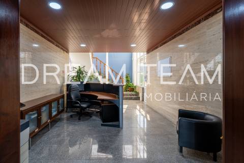 Armazém com escritório no Vale do Alecrim -  Palmela