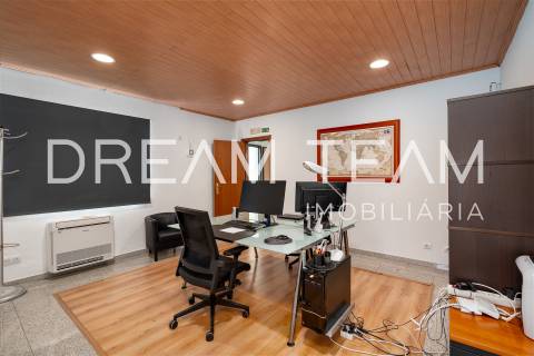 Armazém com escritório no Vale do Alecrim -  Palmela