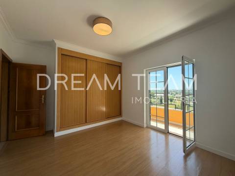 Moradia T4  com Piscina e Lote de 670m² – Qta da Serralheira, Setúbal