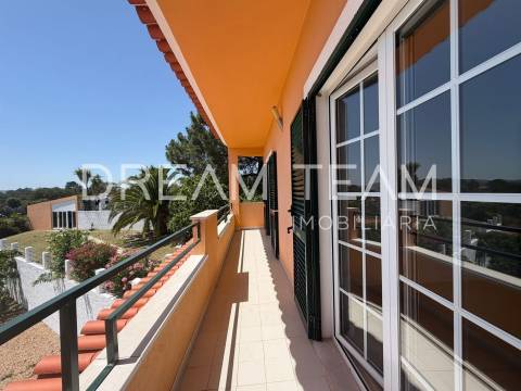 Moradia T4  com Piscina e Lote de 670m² – Qta da Serralheira, Setúbal