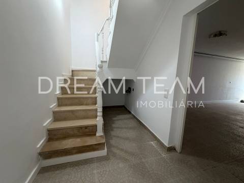 Moradia T4  com Piscina e Lote de 670m² – Qta da Serralheira, Setúbal
