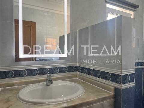 Moradia T4  com Piscina e Lote de 670m² – Qta da Serralheira, Setúbal