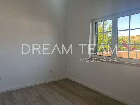 Moradia T4  com Piscina e Lote de 670m² – Qta da Serralheira, Setúbal