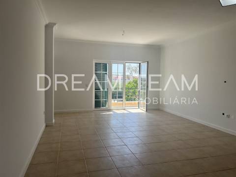 Moradia T4  com Piscina e Lote de 670m² – Qta da Serralheira, Setúbal