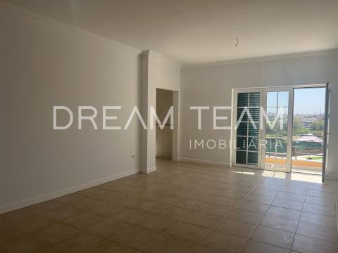 Moradia T4  com Piscina e Lote de 670m² – Qta da Serralheira, Setúbal