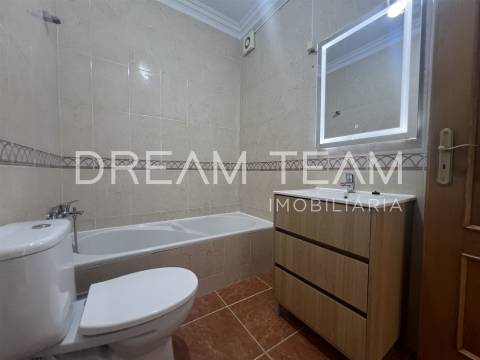 Moradia T4  com Piscina e Lote de 670m² – Qta da Serralheira, Setúbal