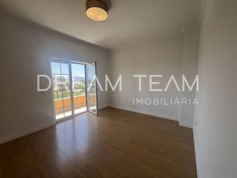 Moradia T4  com Piscina e Lote de 670m² – Qta da Serralheira, Setúbal