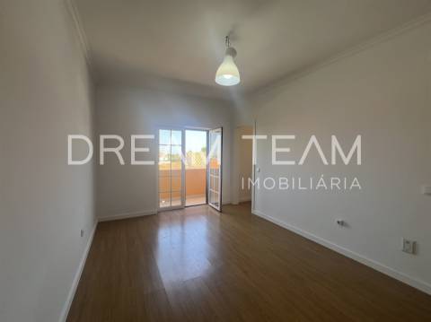Moradia T4  com Piscina e Lote de 670m² – Qta da Serralheira, Setúbal