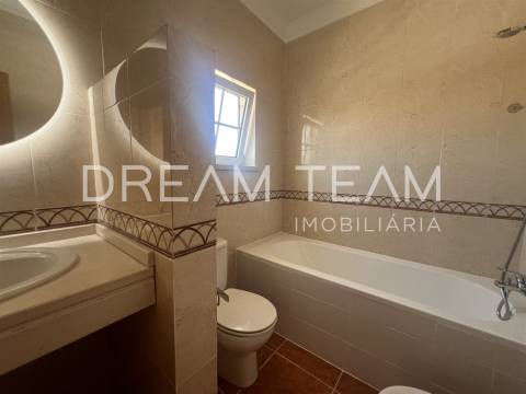 Moradia T4  com Piscina e Lote de 670m² – Qta da Serralheira, Setúbal