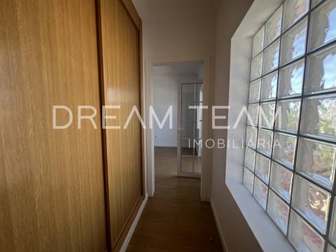 Moradia T4  com Piscina e Lote de 670m² – Qta da Serralheira, Setúbal