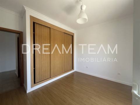 Moradia T4  com Piscina e Lote de 670m² – Qta da Serralheira, Setúbal