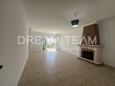 Moradia T4  com Piscina e Lote de 670m² – Qta da Serralheira, Setúbal