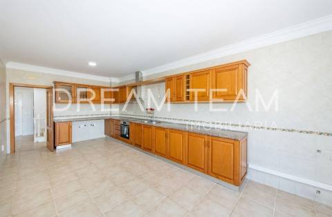 Moradia T4  com Piscina e Lote de 670m² – Qta da Serralheira, Setúbal