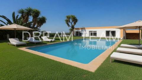 Moradia T4  com Piscina e Lote de 670m² – Qta da Serralheira, Setúbal