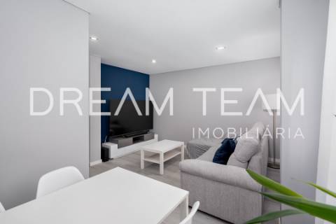 Exclusividade e Conforto em Setúbal: Apartamento T3 convertido em T2, remodelado perto do Alegro