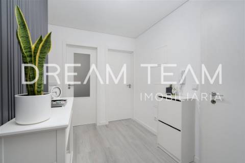 Exclusividade e Conforto em Setúbal: Apartamento T3 convertido em T2, remodelado perto do Alegro