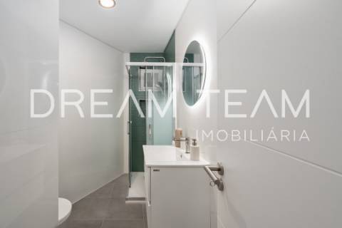 Exclusividade e Conforto em Setúbal: Apartamento T3 convertido em T2, remodelado perto do Alegro