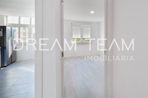 Exclusividade e Conforto em Setúbal: Apartamento T3 convertido em T2, remodelado perto do Alegro