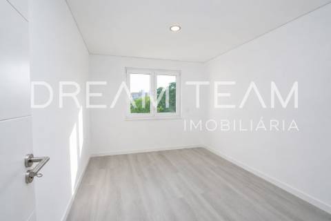 Exclusividade e Conforto em Setúbal: Apartamento T3 convertido em T2, remodelado perto do Alegro