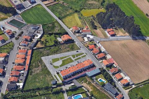 Terreno para construção de Moradia de 2 frentes