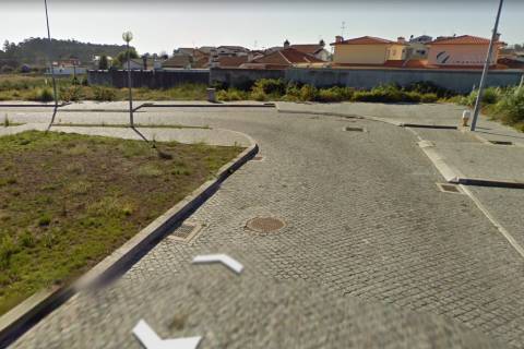 Terreno para construção de Moradia de 2 frentes