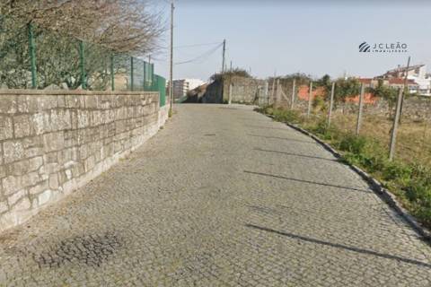 Lote de Terreno em Pedrouços para construção de 2 moradias
