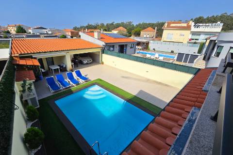 Moradia T3+1 em Lavra com vista mar e piscina aquecida