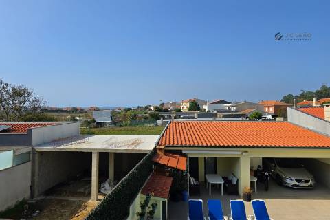 Moradia T3+1 em Lavra com vista mar e piscina aquecida