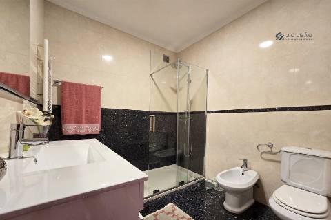 Moradia T3+1 em Lavra com vista mar e piscina aquecida