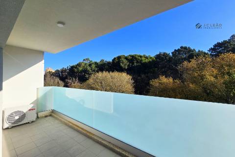 Apartamento T3 com varanda, suite e 2 lugares de garagem em Vila Nova de Gaia