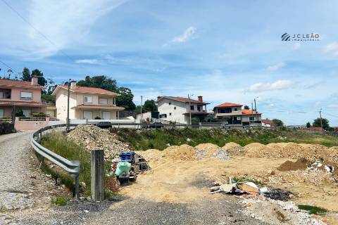 Terreno para Construção de Moradia de 4 Frentes em Fornelo - Vila do Conde