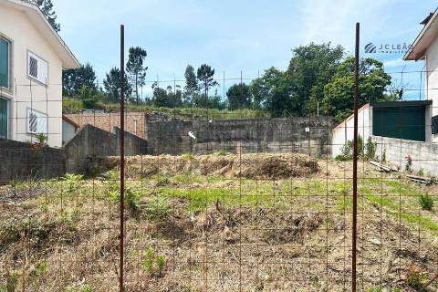 Terreno para Construção de Moradia de 4 Frentes em Fornelo - Vila do Conde
